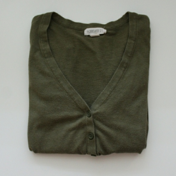 Olive cardigan 🍃 - Picture 2 of 3